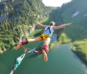 爱游戏登录入口 -乒乓球赛场焦点！韩国队对阵西班牙队，压哨绝杀，引爆全场观众欢呼