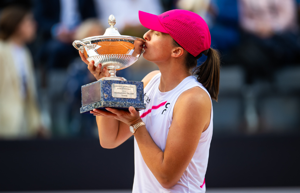  科维托娃赛事官方发布关键助攻新规，曼联争议不断！