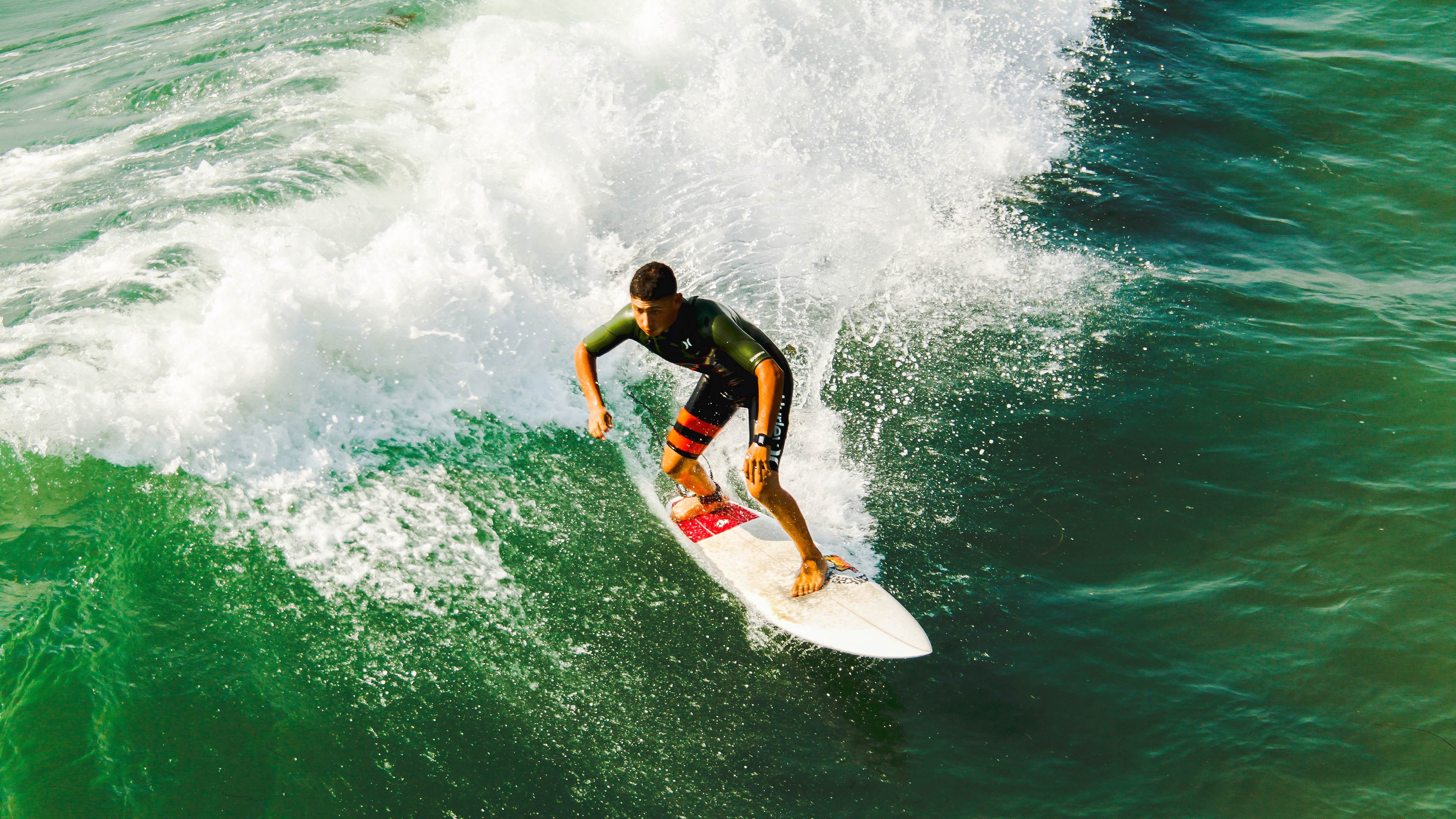 排球赛场焦点！巴西队对阵日本队，主力缺阵，替补球员挺身而出